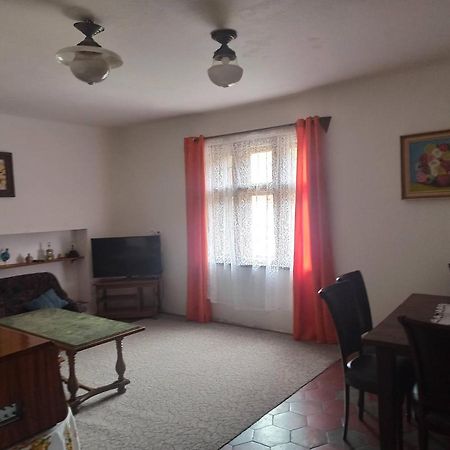 Apartman Menany Екстериор снимка