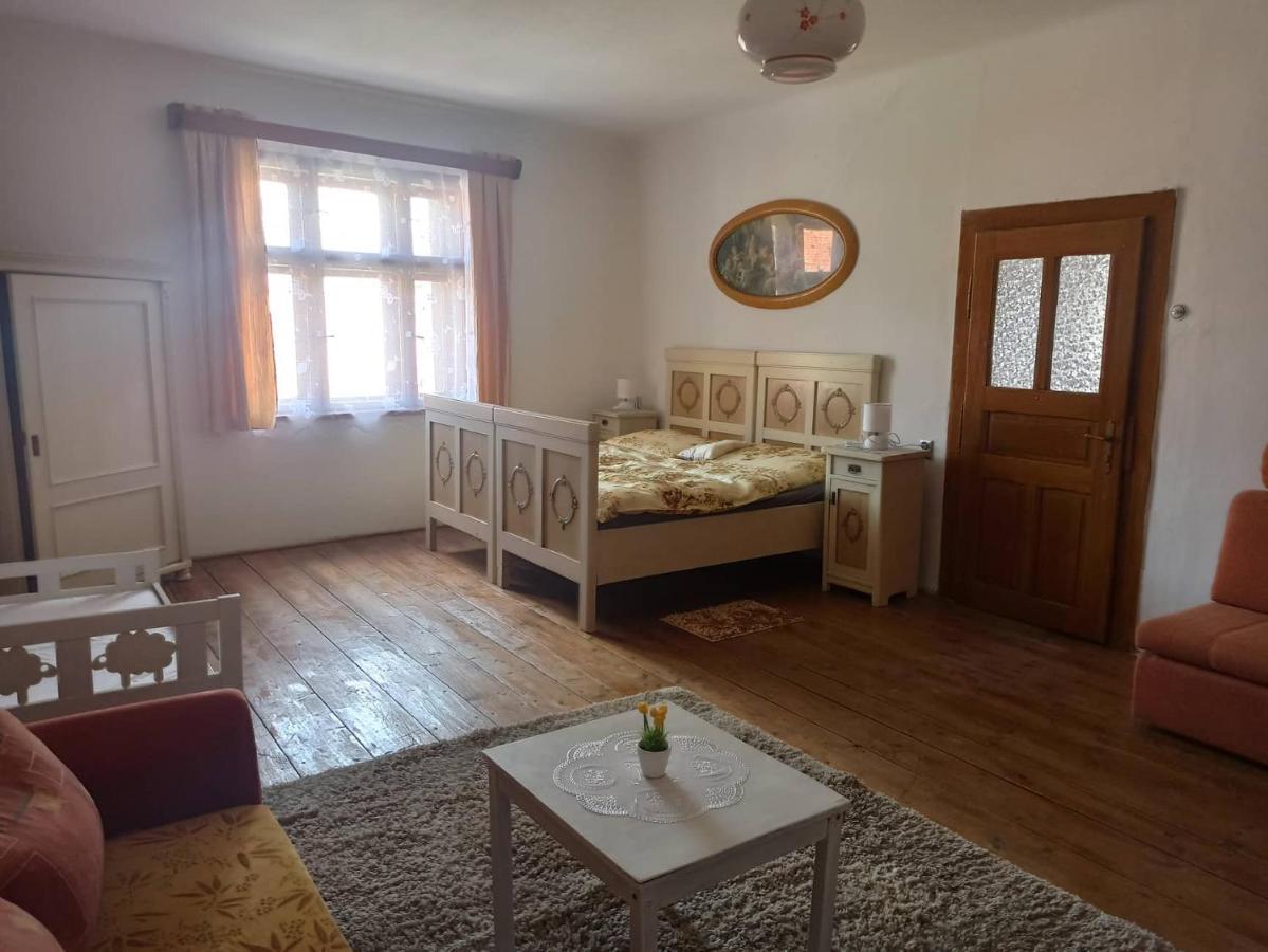 Apartman Menany Екстериор снимка