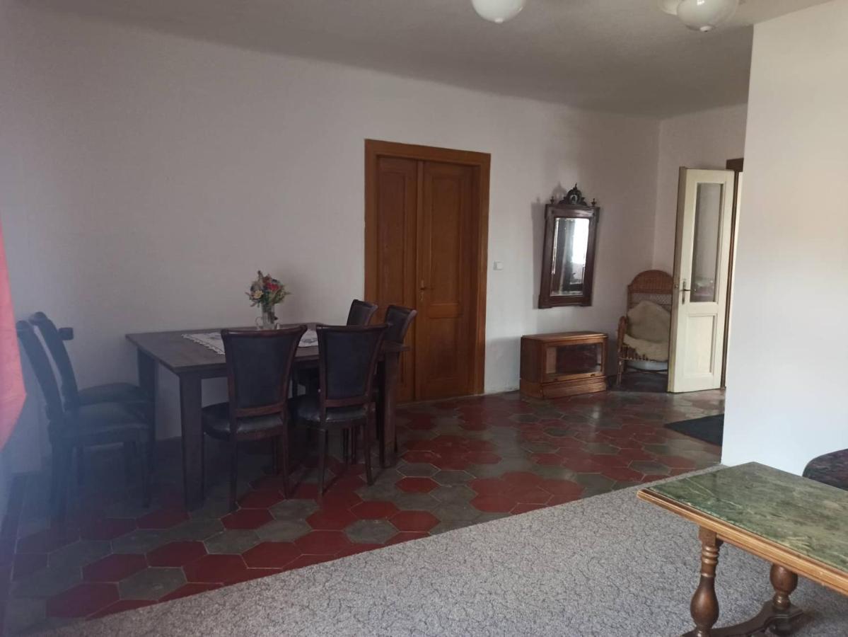 Apartman Menany Екстериор снимка