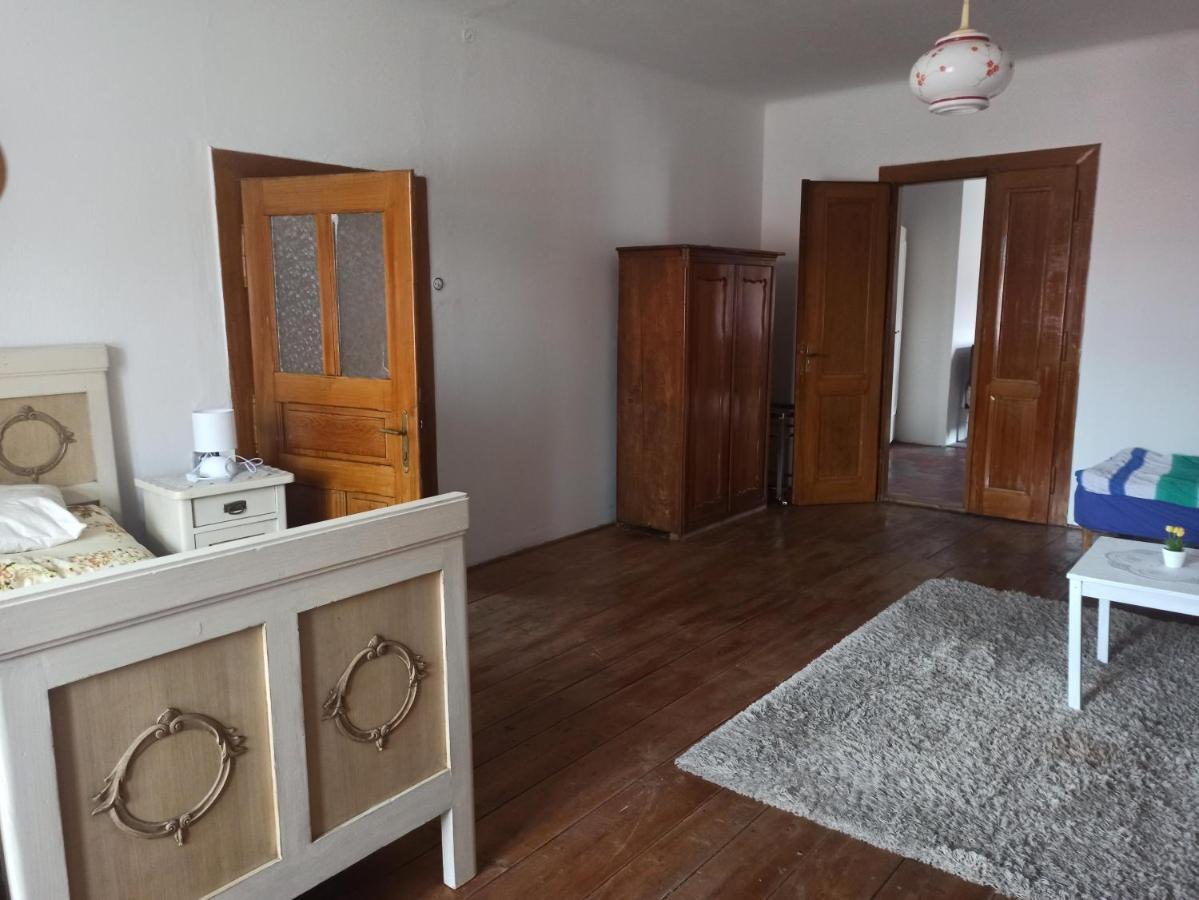 Apartman Menany Екстериор снимка