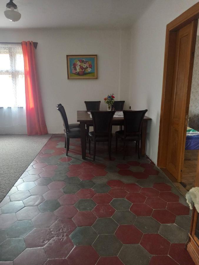 Apartman Menany Екстериор снимка